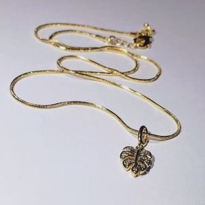Zirconia monstera leaf on an 18 inch copper snake chain; nwot